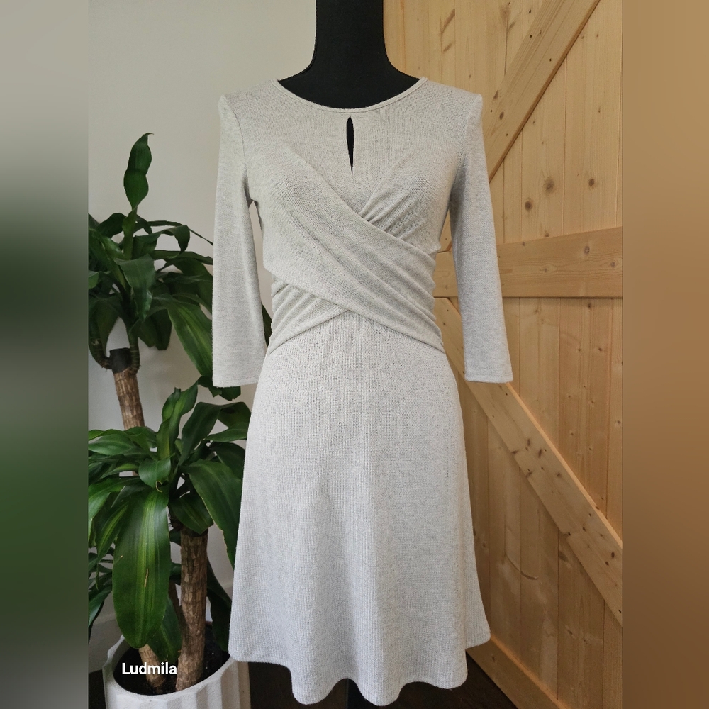 AMADI By Anthropologie Women's Size‎ XS Gray 3/4 Sleeve Knit Wrap Midi Dress